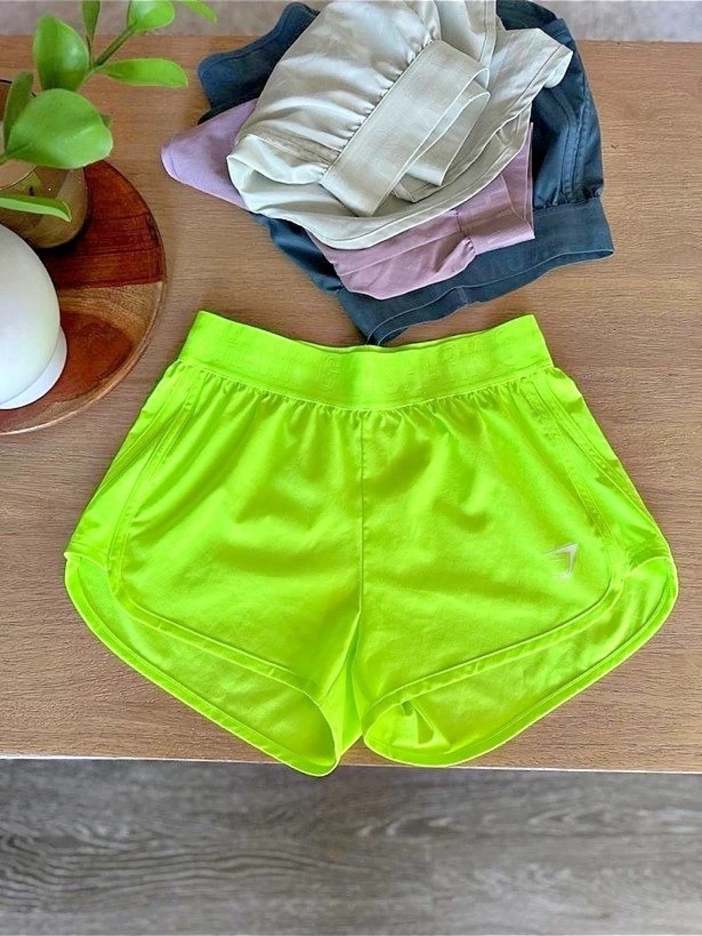 GYMSHARK Training Loose Fit Shorts Athletic Shorts in Green Size XS Like New